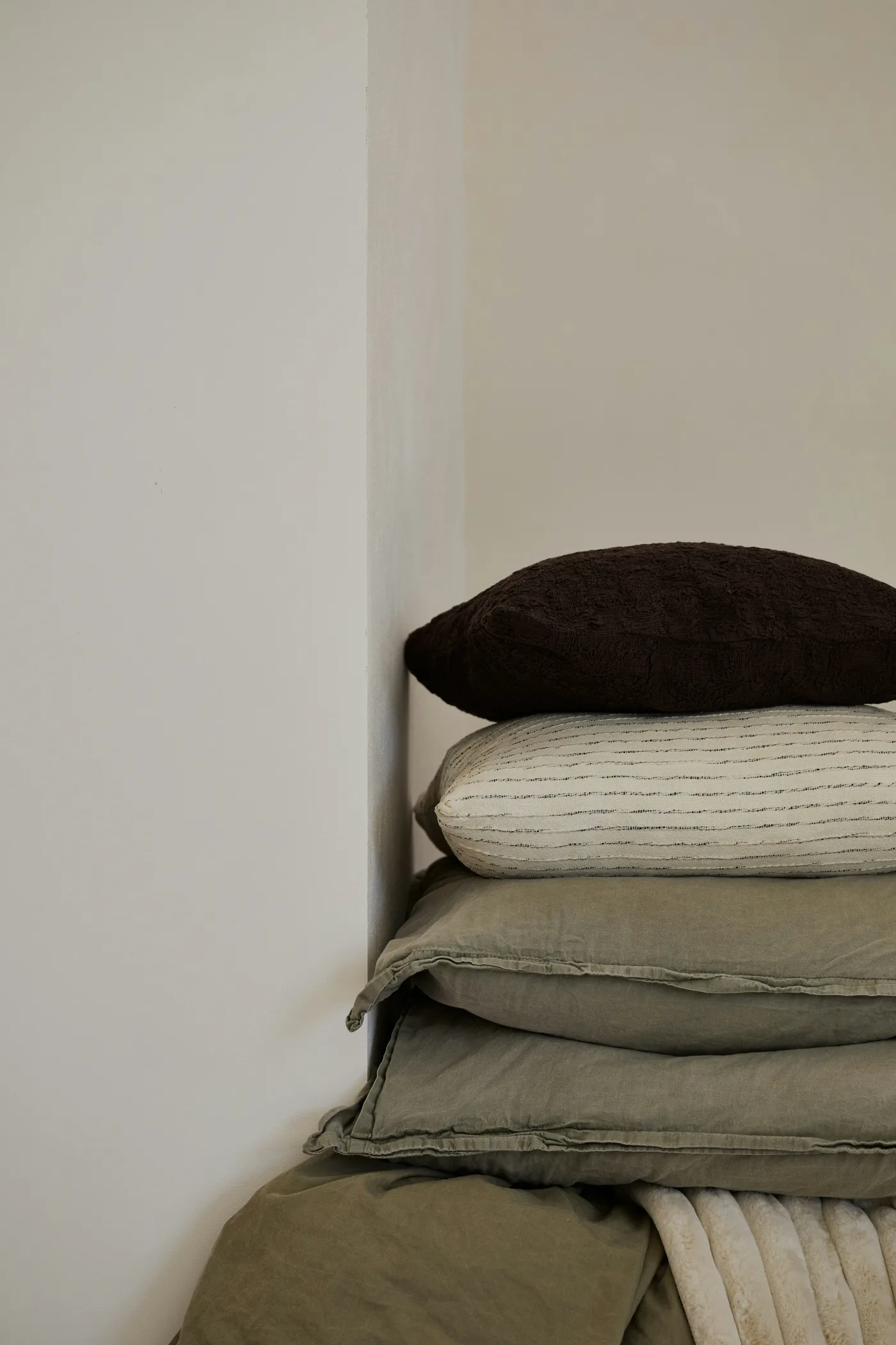 A quiet colour accent in a tropical minimal home with earthy green and warm natural tones